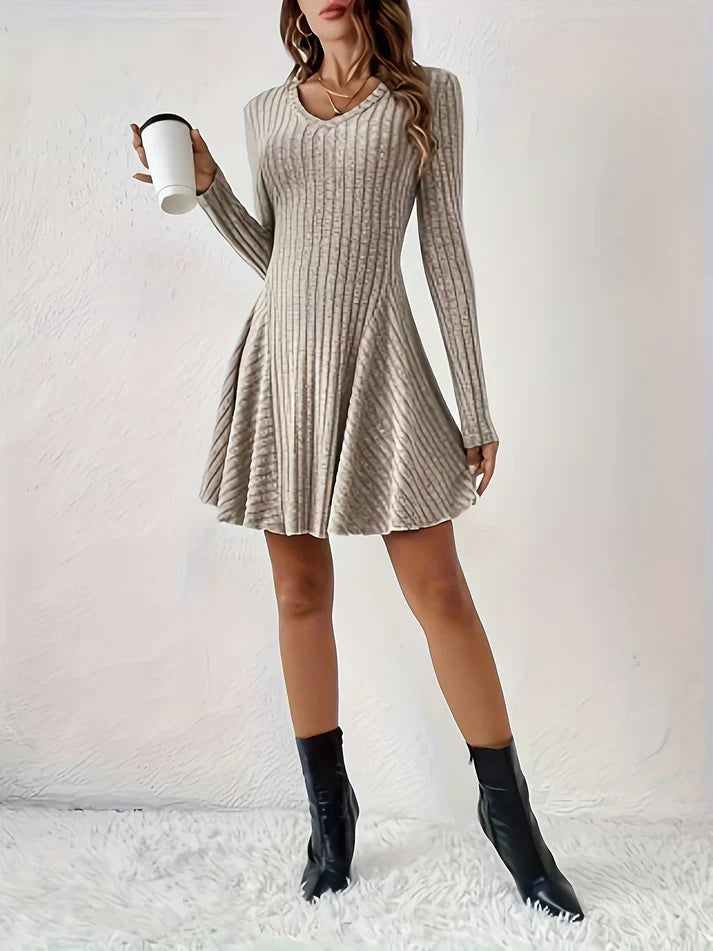 Vestido elegante e suspenso no canal feminino | Ideal para qualquer ocasião