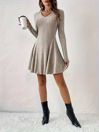 Vestido elegante e suspenso no canal feminino | Ideal para qualquer ocasião