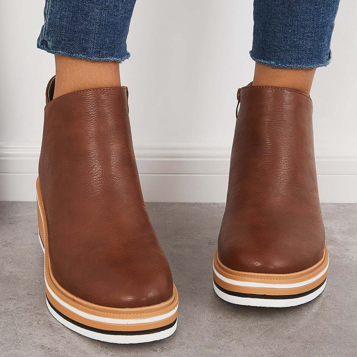 Botins de mulher com fecho e plataforma