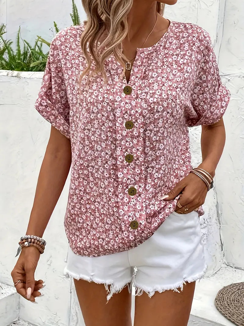 Blusa de manga curta com botões florais uma mulher