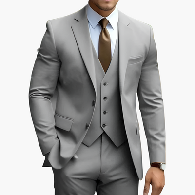 Élégant costume homme avec veste, gilet et pantalon