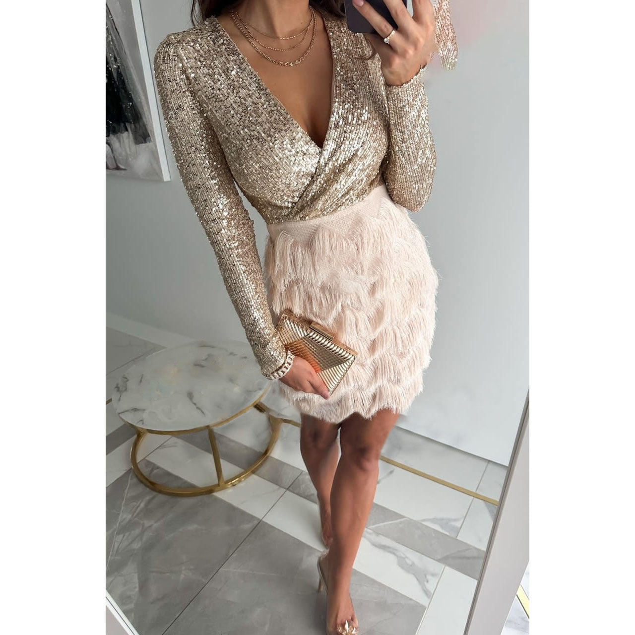 Elia vestido com retalhos e base