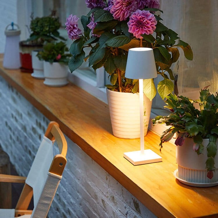 Lâmpada de mesa de LED à prova d'água com Alexa: design minimalista e controle de voz