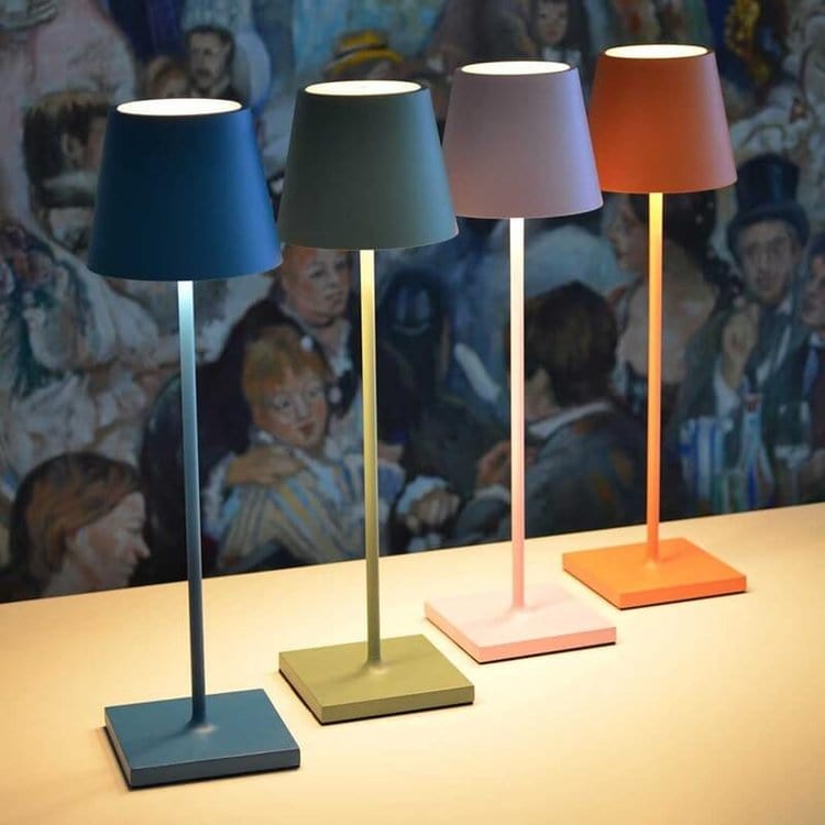 Lâmpada de mesa de LED à prova d'água com Alexa: design minimalista e controle de voz