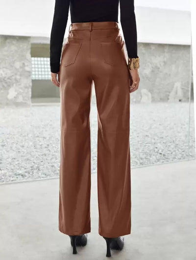 Calças de couro de moda com um ajuste confortável para a primavera - mulheres