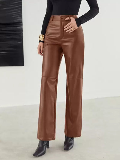 Calças de couro de moda com um ajuste confortável para a primavera - mulheres