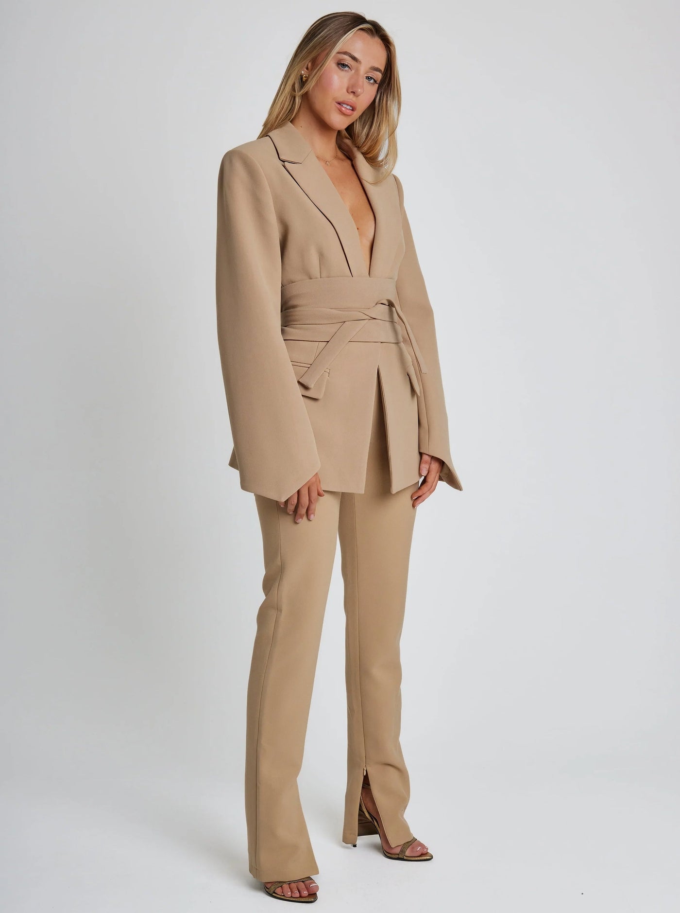 Adeline - um blazer elegante para cada temporada