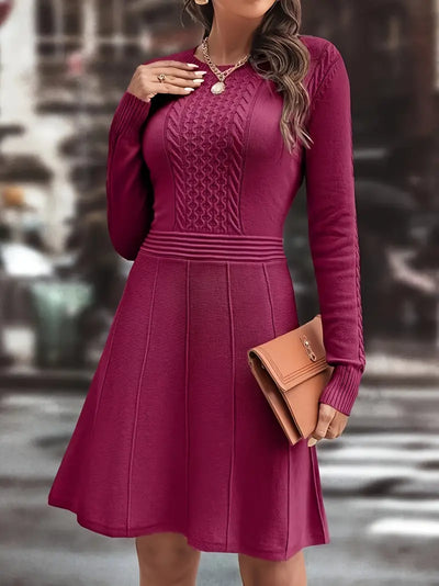 Vestido confortável com decote redondo e corte elástico
