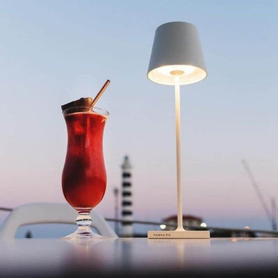 Lâmpada de mesa de LED à prova d'água com Alexa: design minimalista e controle de voz