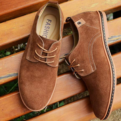 Sapatos masculinos com dedo do pé de amêndoa atemporal