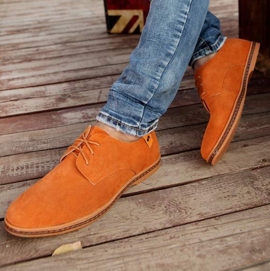 Sapatos masculinos com dedo do pé de amêndoa atemporal