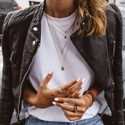 Jaqueta de moda de couro PU com um design atemporal - mulher
