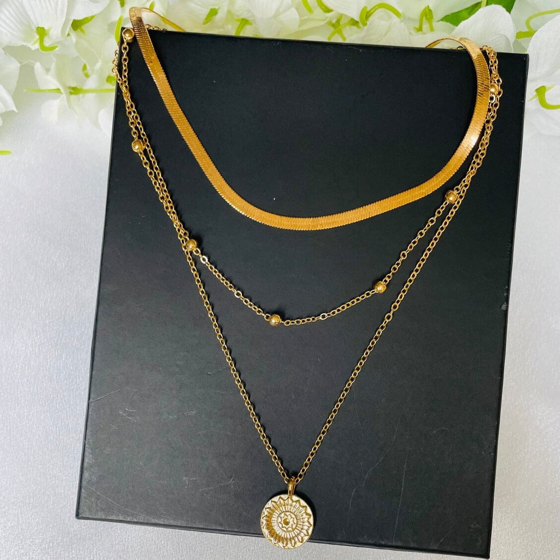Ella | Conjunto de colares em camadas para mulher em metal banhado a ouro 18k