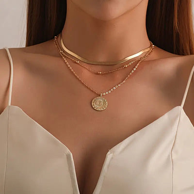 Ella | Conjunto de colares em camadas para mulher em metal banhado a ouro 18k