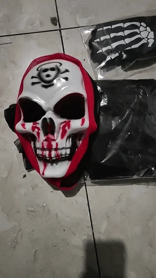 Conjunto Grimora | acessórios para Halloween capa, máscaras esqueleto e foice