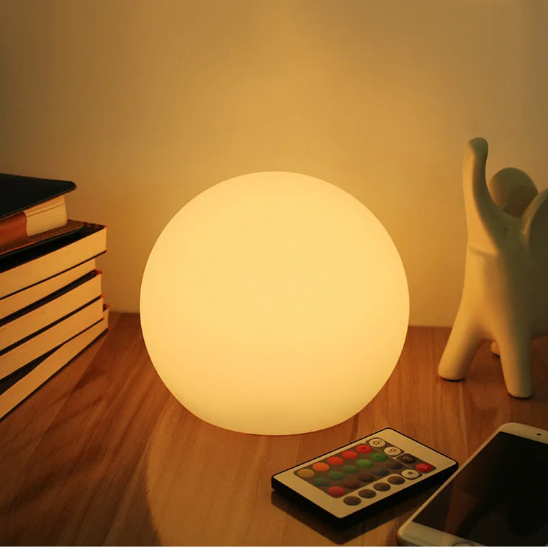 AuraBall | Lámpara de mesa LED dinámica con cambio de color