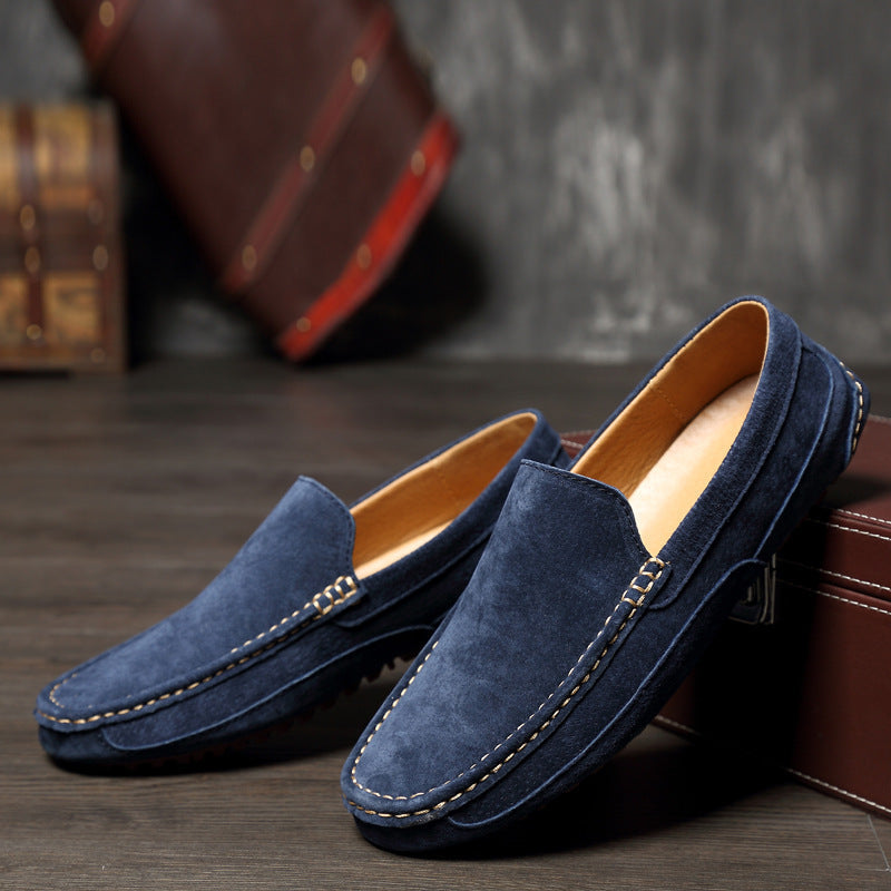 Mocassins elegantes para homens fabricados em camurça autêntica
