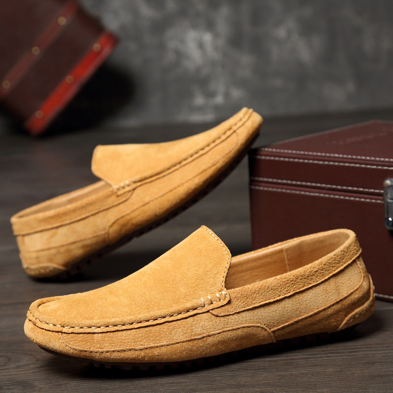 Mocassins elegantes para homens fabricados em camurça autêntica