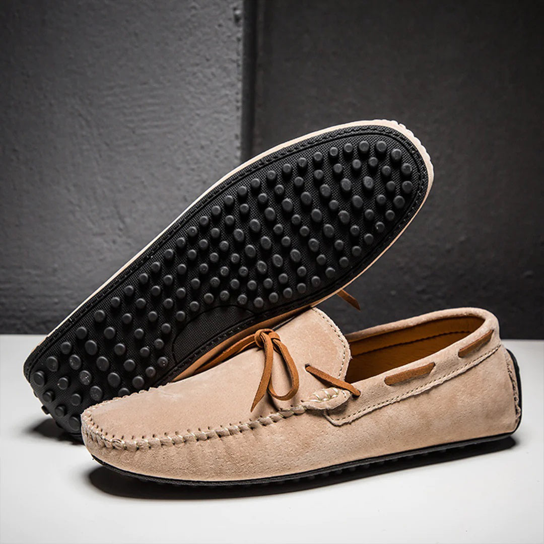 Sapatos masculinos elegantes e macios