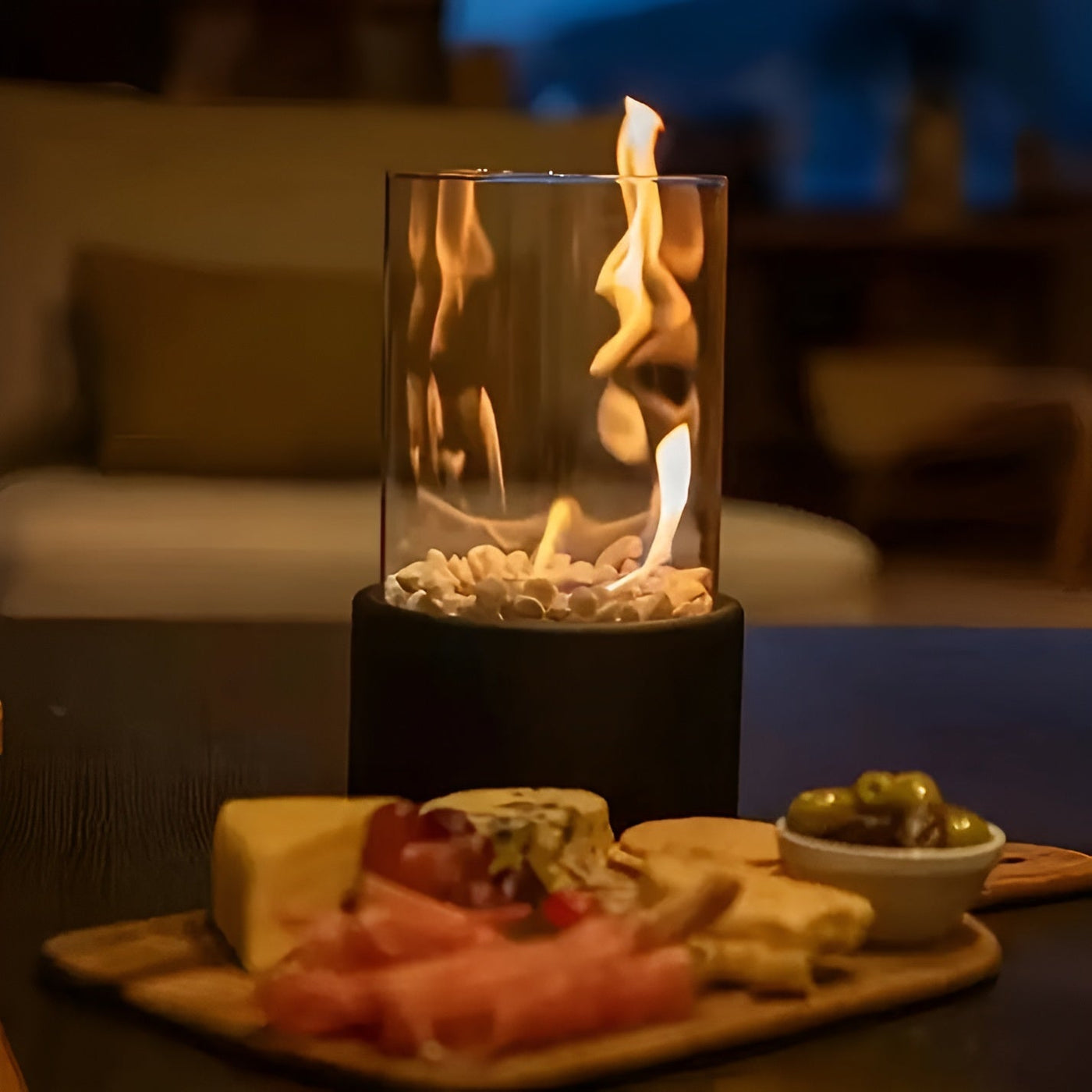 Lujolux | Elegante chimenea de sobremesa con base de metal negro