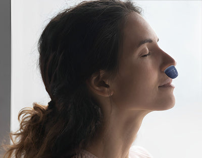 Dispositivo Micro CPAP para la apnea del sueño: dispositivo portátil antirronquidos sin mascarilla, color verde claro y silencioso.