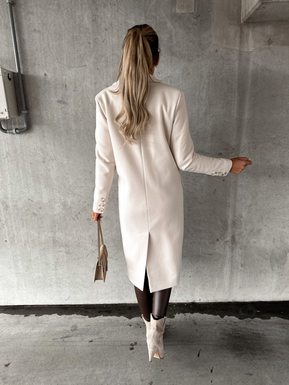 Marina | Elegante casaco largo de mulher com um corte elegante