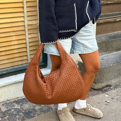 Bolsa de hobo estruturada para mulheres com bandole ajustável