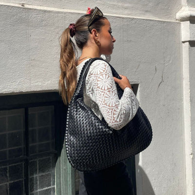Bolsa de hobo estruturada para mulheres com bandole ajustável
