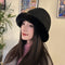 Gorro de pele elegante e acolhedor para mulher