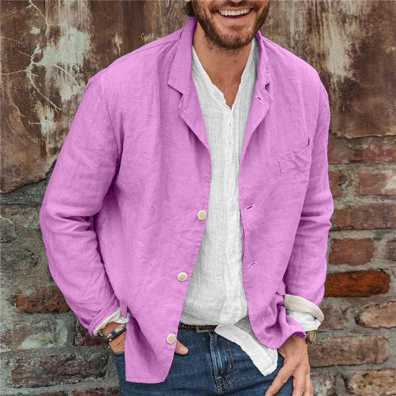 Homem casual com uma jaqueta de retalho