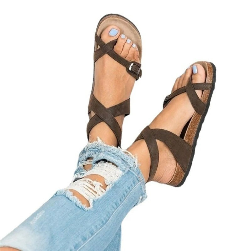 Sandálias femininas com fivela ajustável e sola perfilada