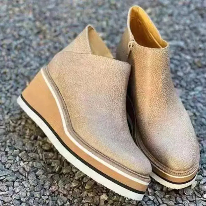 Botins de mulher com fecho e plataforma
