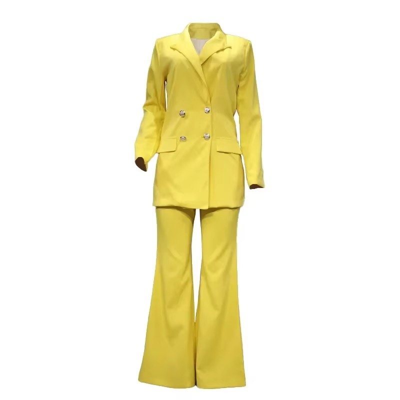 Elegante blazer da donna con chiusura a bottoni e pantaloni a zampa - Completo due pezzi per tutte le stagioni