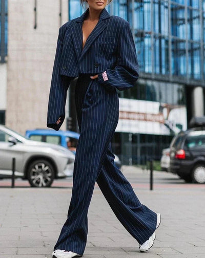 Elegante abito a righe da donna: chic e comodo