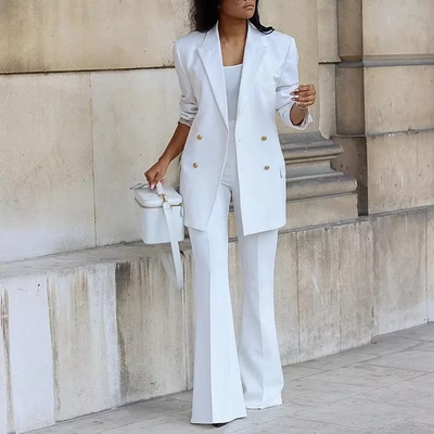 Elegante blazer da donna con chiusura a bottoni e pantaloni a zampa - Completo due pezzi per tutte le stagioni