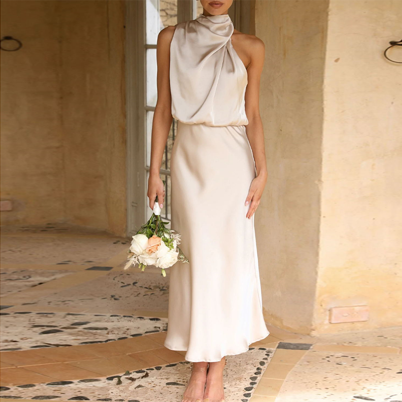 Vestido satén com um ombro