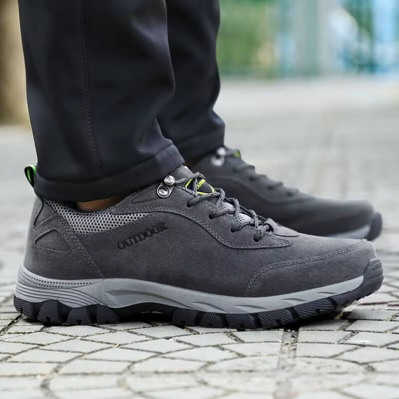 Bota de montaña impermeable trabajo y trekking gris