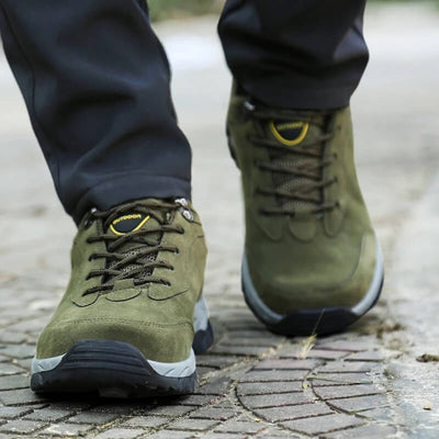 Bota de montaña impermeable de trabajo y trekking verde