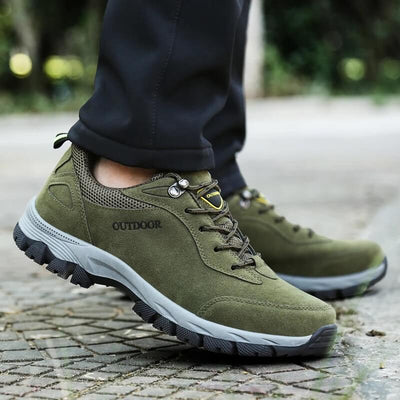 Bota de montaña impermeable de trabajo y trekking verde