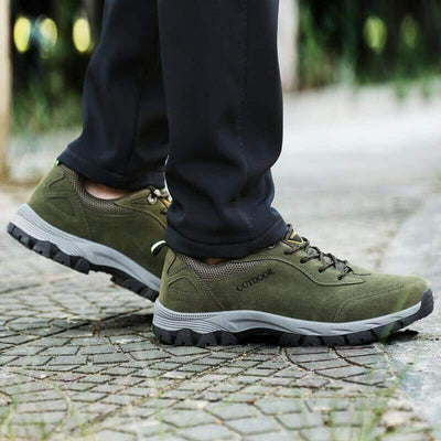 Bota de montaña impermeable de trabajo y trekking verde