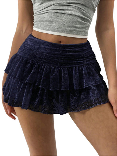 Mulher minifalda com panfletos e cintura casual ampla