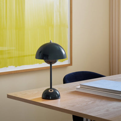 Candeeiro de mesa LED com luz quente e carregamento USB-C