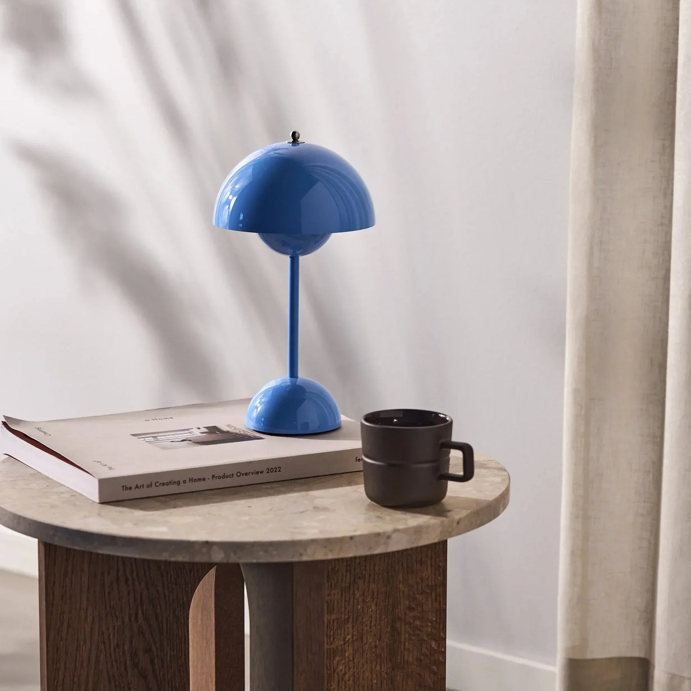 Candeeiro de mesa LED com luz quente e carregamento USB-C