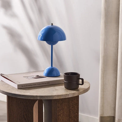 Candeeiro de mesa LED com luz quente e carregamento USB-C