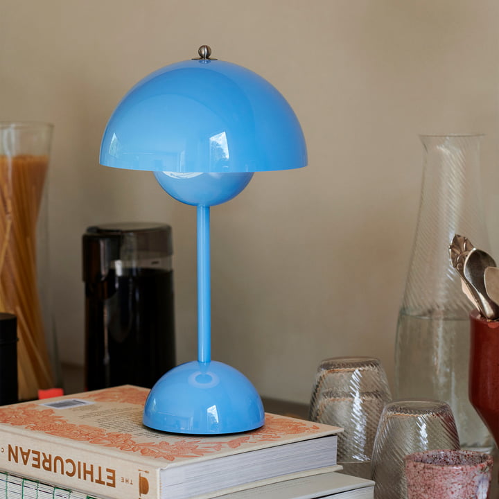 Candeeiro de mesa LED com luz quente e carregamento USB-C