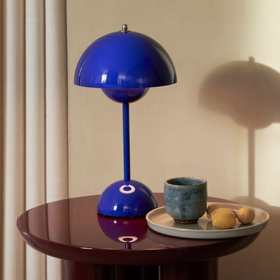 Candeeiro de mesa LED com luz quente e carregamento USB-C