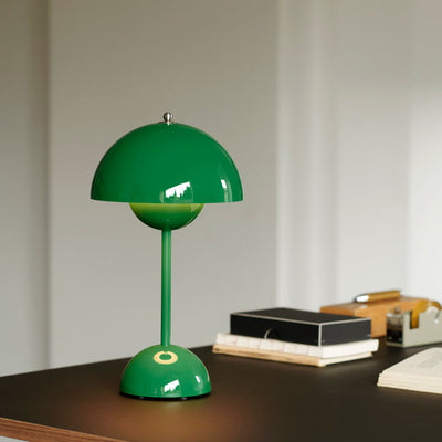 Candeeiro de mesa LED com luz quente e carregamento USB-C