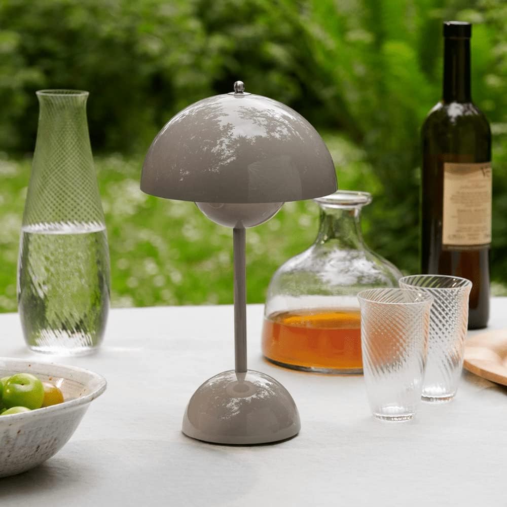 Candeeiro de mesa LED com luz quente e carregamento USB-C