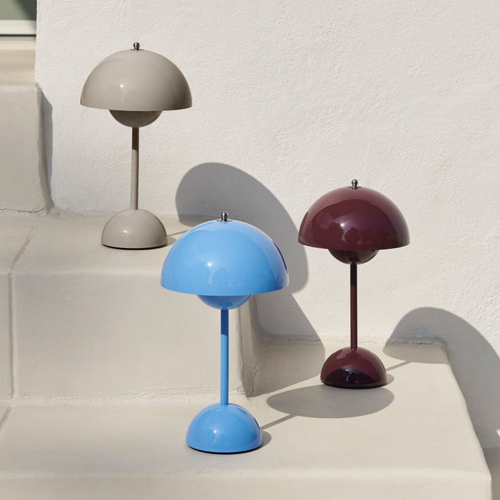Candeeiro de mesa LED com luz quente e carregamento USB-C