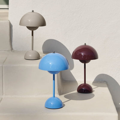 Candeeiro de mesa LED com luz quente e carregamento USB-C